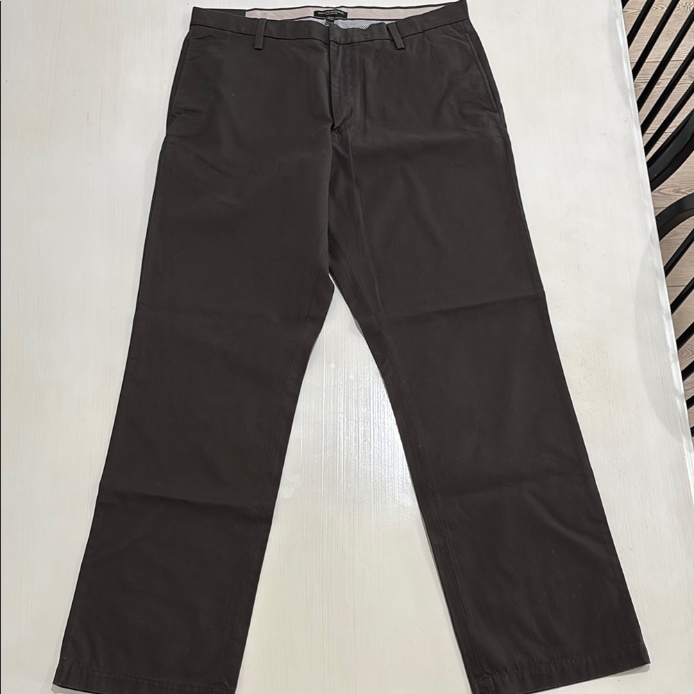 NWT Banana Republic Flat-Front Gavin Chinos in chocolate brown. 36W/34L. Sharp!
